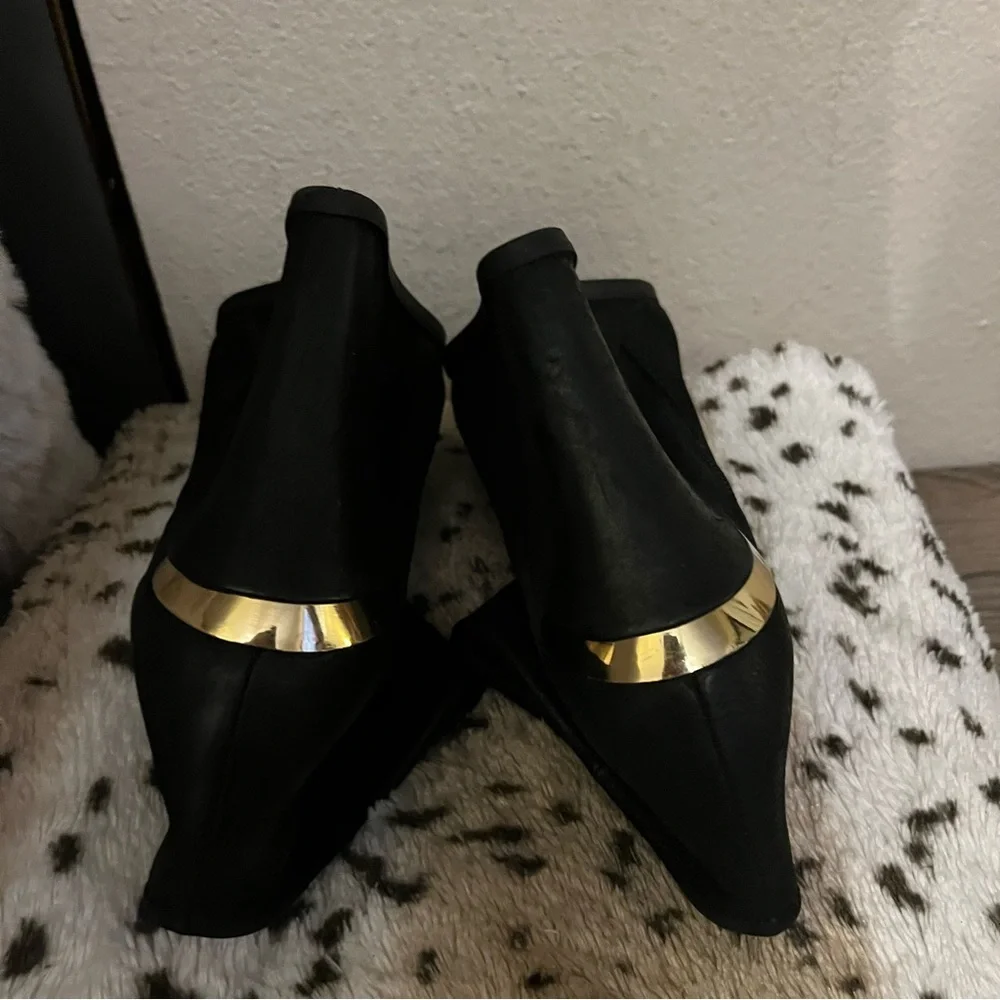 Steven by Steve Madden Women Black Leather Honu  Wedge Ankle Zipper Booties 10